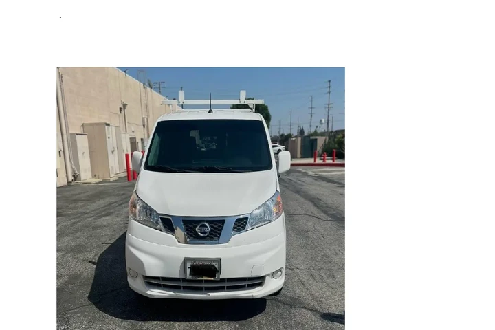 $13000 : 2018 CARGO VAN NV EN VENTA image 1