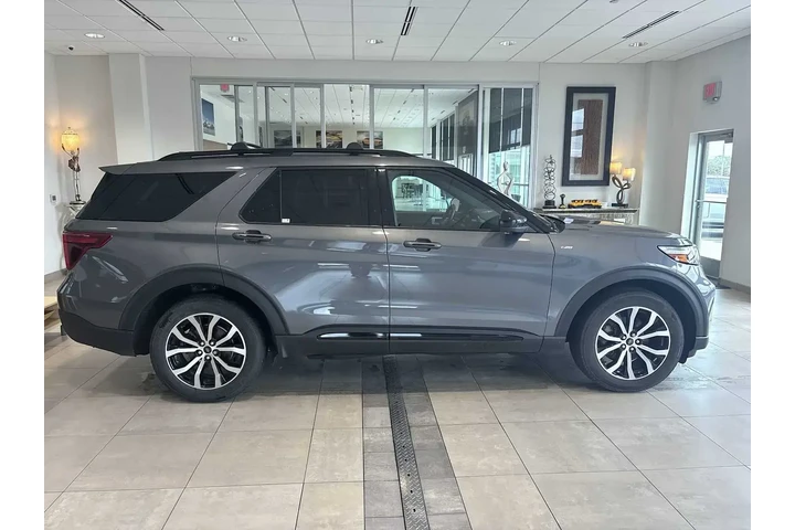 $33444 : Ford Explorer 2022 AWD ST-Li image 3