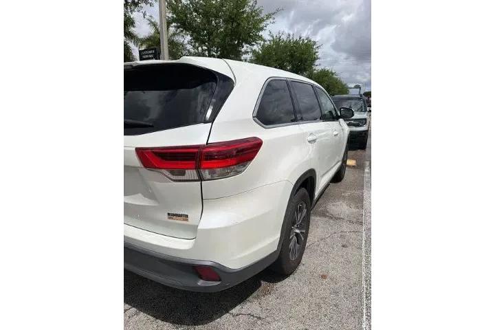 $11990 : Toyota Highlander 2019 LE 4d image 4