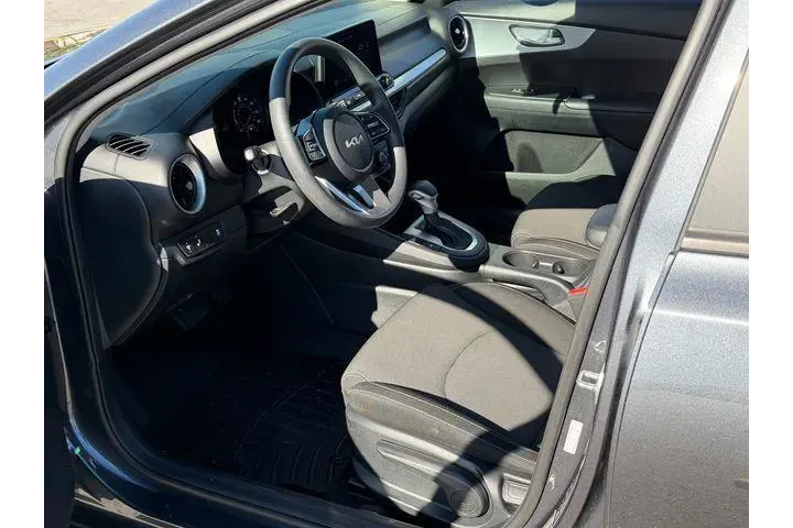 $16988 : Kia Forte 2022 LXS 4dr Sedan image 10