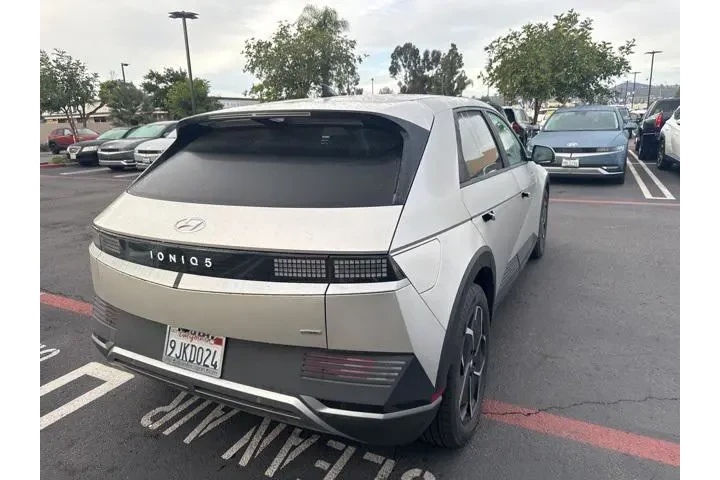 $23995 : Hyundai IONIQ 5 2023 AWD SEL image 3