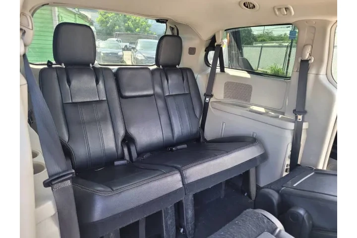 $7950 : 2014 Town and Country Touring image 10