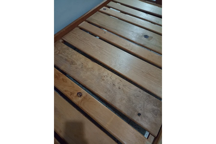$2 : Cama individual de madera image 2