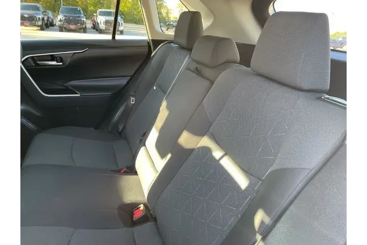 $27650 : Toyota RAV4 2023 AWD XLE 4dr image 8