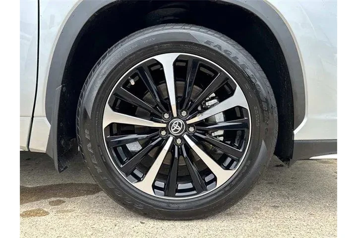 $37799 : Toyota Highlander 2022 AWD X image 3
