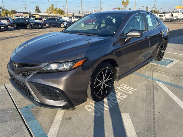 $23999 : 2021 Camry SE image 1