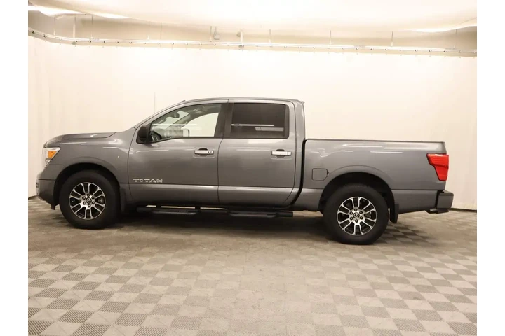 $23762 : Nissan Titan 2021 4x2 SV 4dr image 2