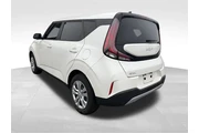 $19042 : Kia Soul 2023 S 4dr Crossove thumbnail