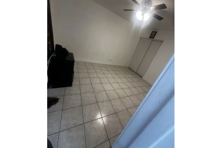 $1250 : Cuarto con baño image 5