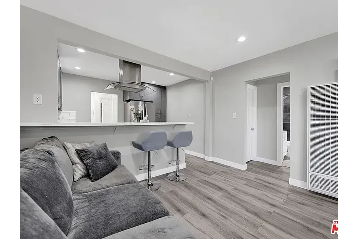 $2000 : Hot 2bd 1ba @ Huntington image 5