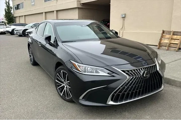 $38990 : Lexus ES 300h 2024 4dr Sedan image 2
