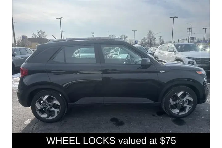 $19995 : Hyundai VENUE 2025 SEL 4dr C image 7