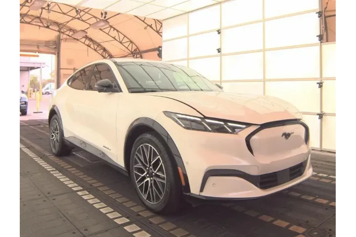 $27890 : Ford Mustang Mach-E 2024 Pre image 4