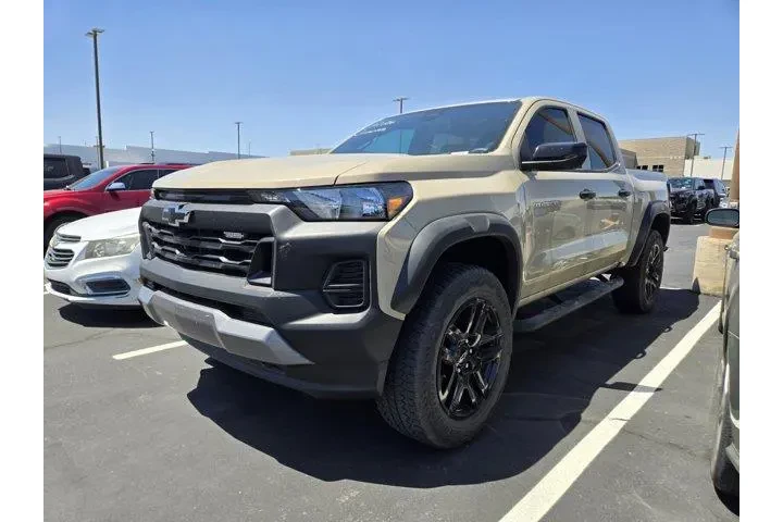 $37991 : Chevrolet Colorado 2024 4x4 image 2