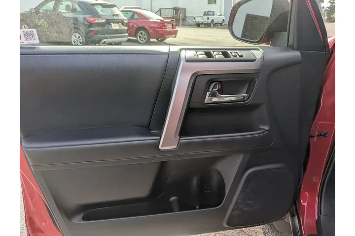 $35991 : Toyota 4Runner 2024 4x2 SR5 image 10