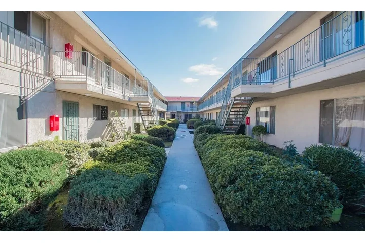 $2295 : Pioneer 2 Bd 1 Bath $2,295 image 10