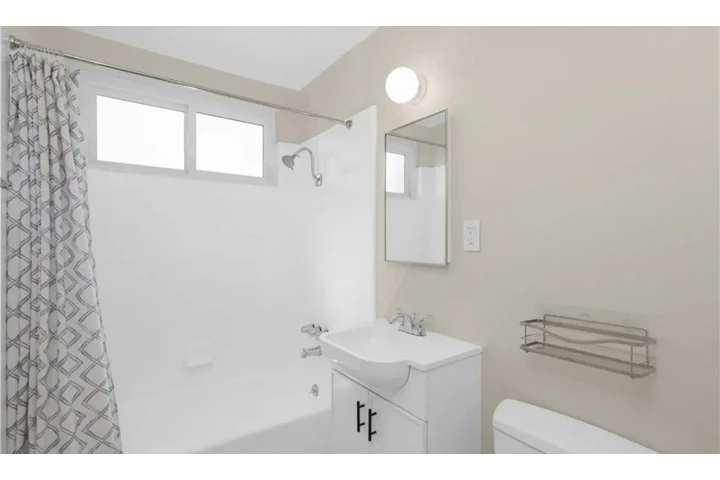 $2500 : 3 Bedroom house in Lynwood image 10