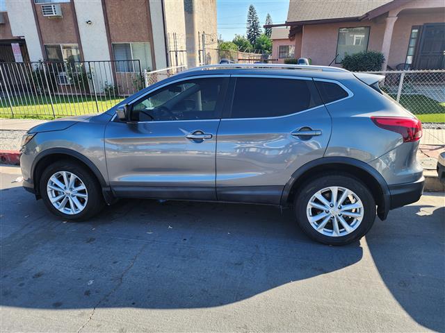 $10500 : Nissan rogue sport image 2