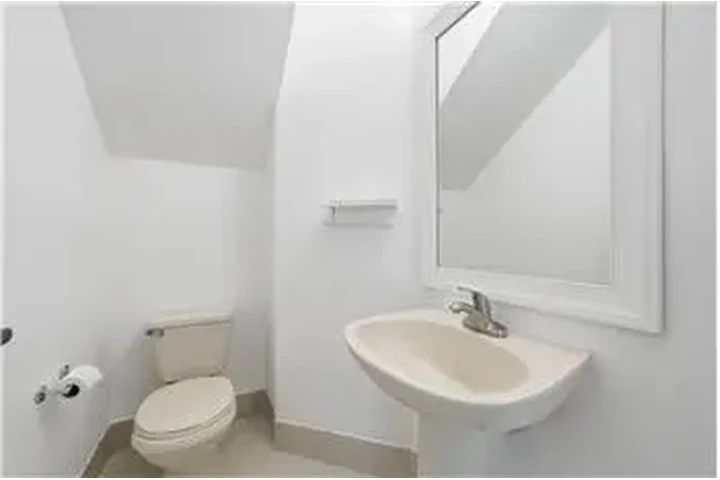 $4000 : Rental property with 3 bedro image 9