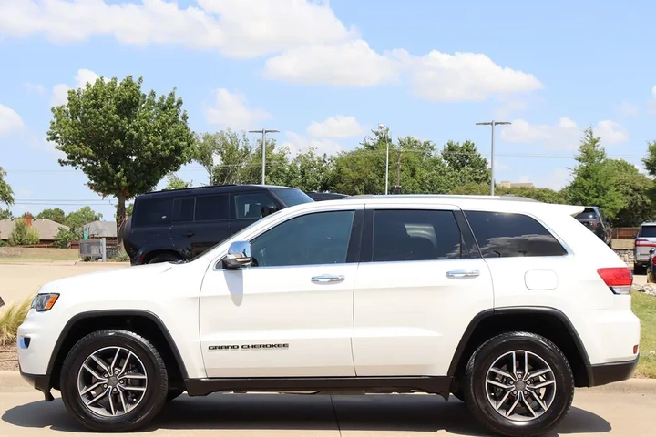 $17877 : 2019 Grand Cherokee Limited image 9
