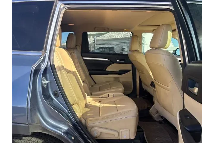 $13000 : Toyota Highlander 2016 XLE 4 image 8