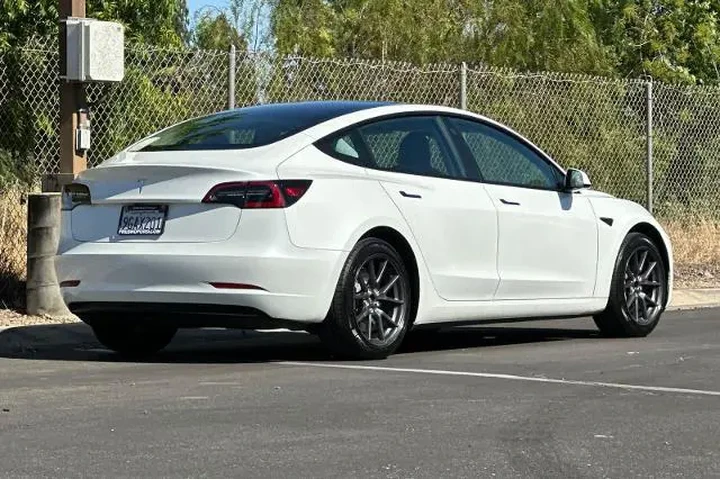$26500 : Tesla Model 3 2023 4dr Sedan image 2