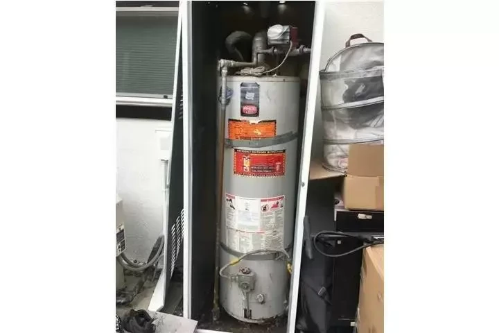 PLOMERO BARATO (323) 946-8895 image 1