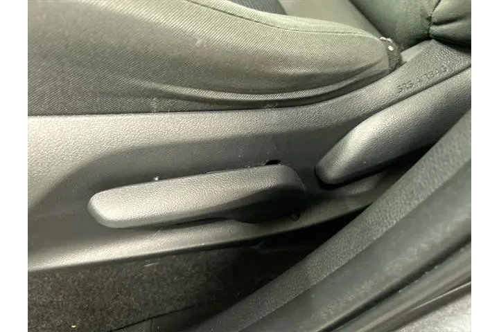 $28050 : Toyota RAV4 2023 AWD LE 4dr image 10