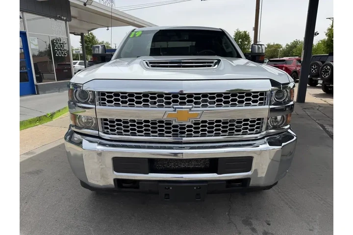 2019 Silverado 3500HD Work Tr image 2