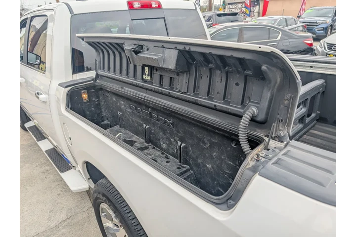 $22995 : 2018 RAM 1500 4WD Crew Cab 14 image 8