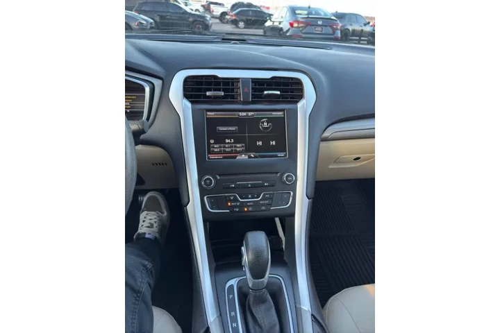 $8000 : 2016 Fusion SE image 10