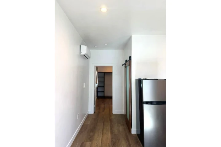 $1500 : 1 Bedroom Apt in Los Angeles image 3