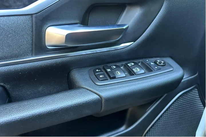 $29100 : Ram 1500 2021 4x4 Big Horn 4 image 9