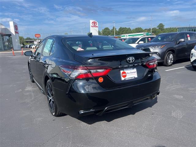 $23892 : PRE-OWNED 2022 TOYOTA CAMRY SE image 5