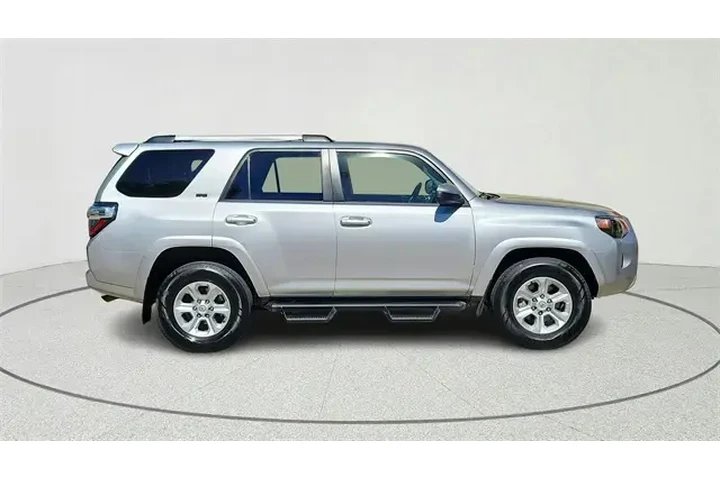 $32079 : Toyota 4Runner 2023 4x2 SR5 image 2