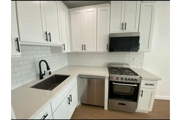 $1500 : Authentically  pleasing house image 5