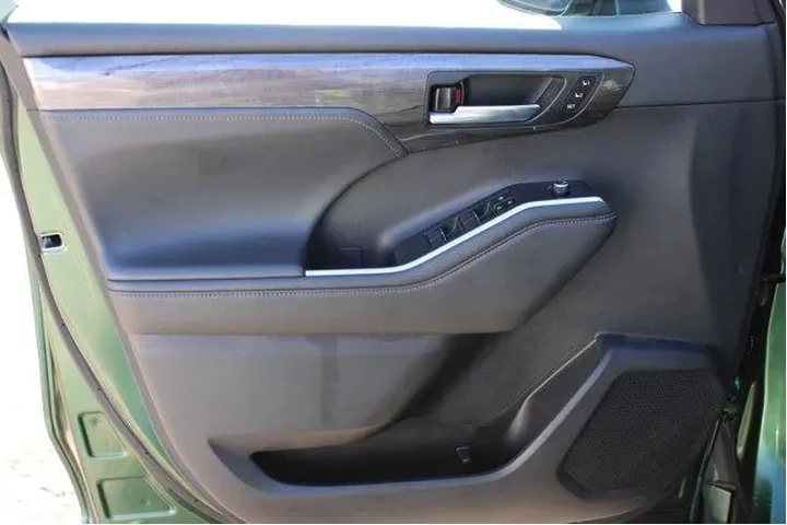 $34987 : Toyota Highlander 2023 Limit image 10