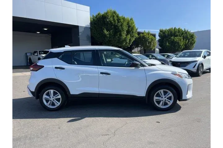 $19881 : Nissan Kicks Play 2025 S 4dr image 7