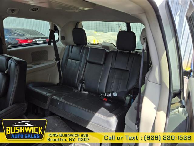 $6995 : Used 2012 Town & Country 4dr image 7