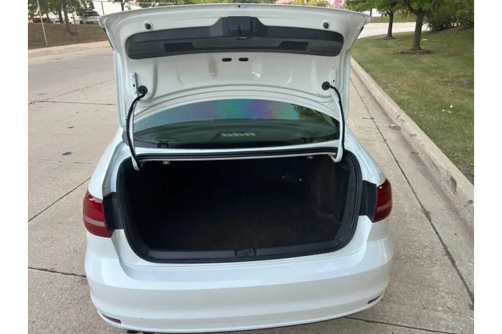 $8997 : 2017 Jetta 1.4T S image 9