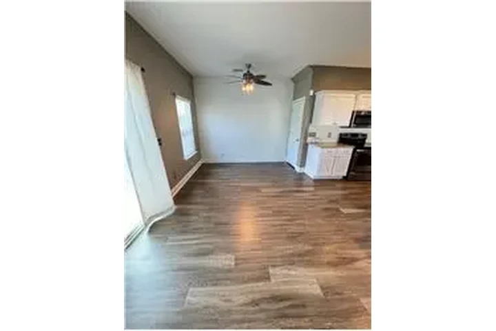 $2150 : Rental property with 3 bedro image 8