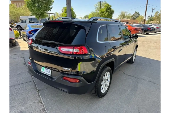 2017 Cherokee Latitude 4WD image 5