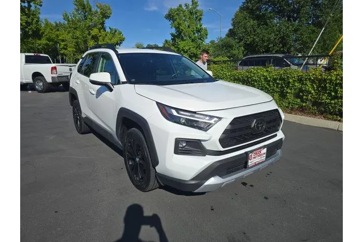 $33995 : Toyota RAV4 2024 AWD Adventu image 1