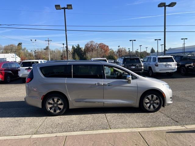 $26490 : 2018  Pacifica Hybrid Limited image 7