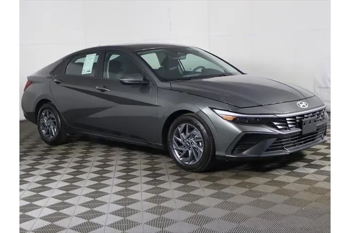 $18293 : Hyundai ELANTRA 2024 SEL 4dr image 2