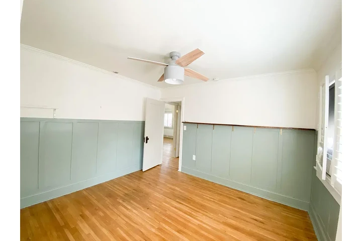 $1175 : Santa Ana Available 2 & 1 image 10