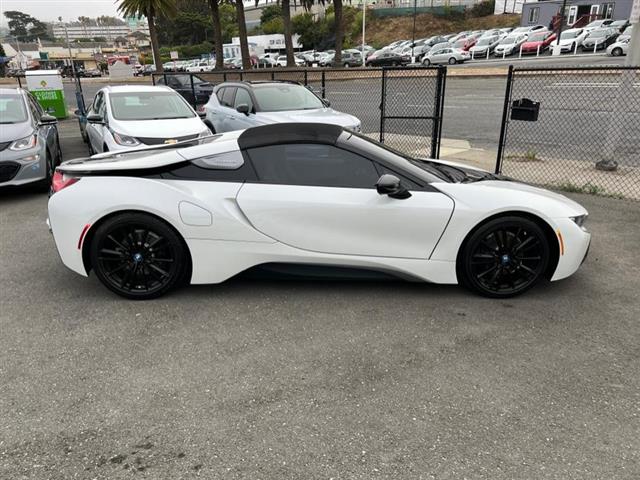 $74300 : Used 2019 i8 Roadster for sal image 8