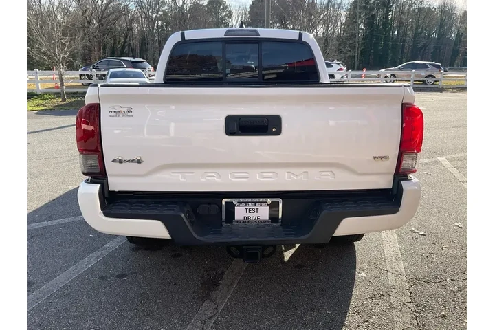 $17985 : Toyota Tacoma 2021 4x4 TRD S image 6