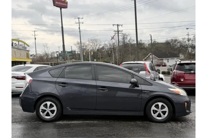 $11495 : 2013 Prius Four image 5
