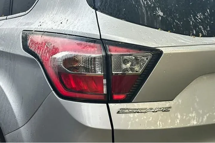 $12995 : Ford Escape 2018 AWD SE 4dr image 10